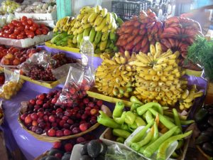 Früchte und Tomaten auf dem Markt in Mexiko/Fruit and vegetable on the market in Mexico
