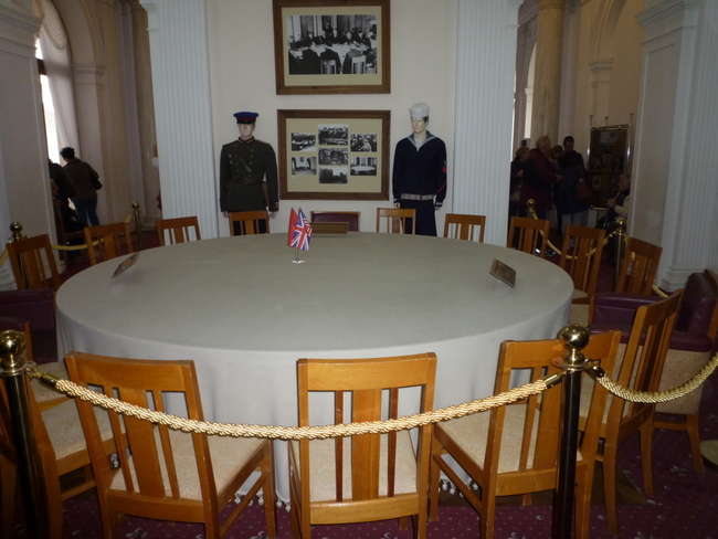 Where could this table be? For those who want to know more about it can click here on my site:http://www.langedi49.ch/langedi49/ENVIRONMENT/Eintrage/2013/11/4_THIS_IS_THE_LIVADIA_PALACE_IN_YALTA.html