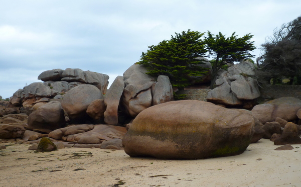 The foundation stones for a balanced success are honesty, character, integrity, faith, love and loyalty. Zig Ziglar 