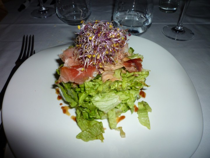 The food we were served was more than excellent/Das Essen, das uns serviert wurde, war einfach herrlich. Il cibo che abbiamo ricevuto nei vari ristoranti era veramente squisito!!:)