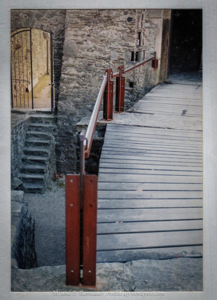 DRAW BRIDGE/CASTELLO MONTEBELLO/BELLINZONA